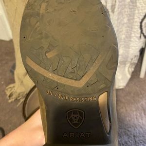 Size 9.5 women’s ariat steel toe boots